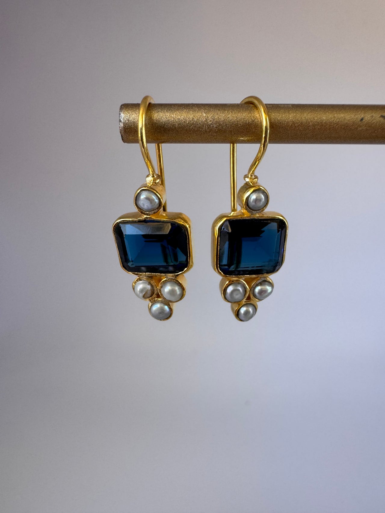 Dark Blue Quartz Pearl Square Earrings