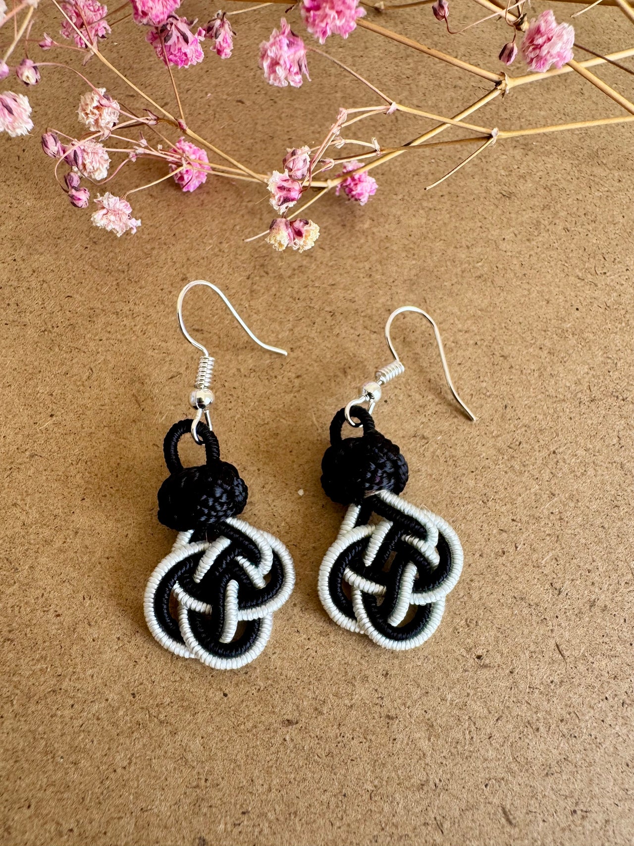 Black & White Knot Earrings - EM006