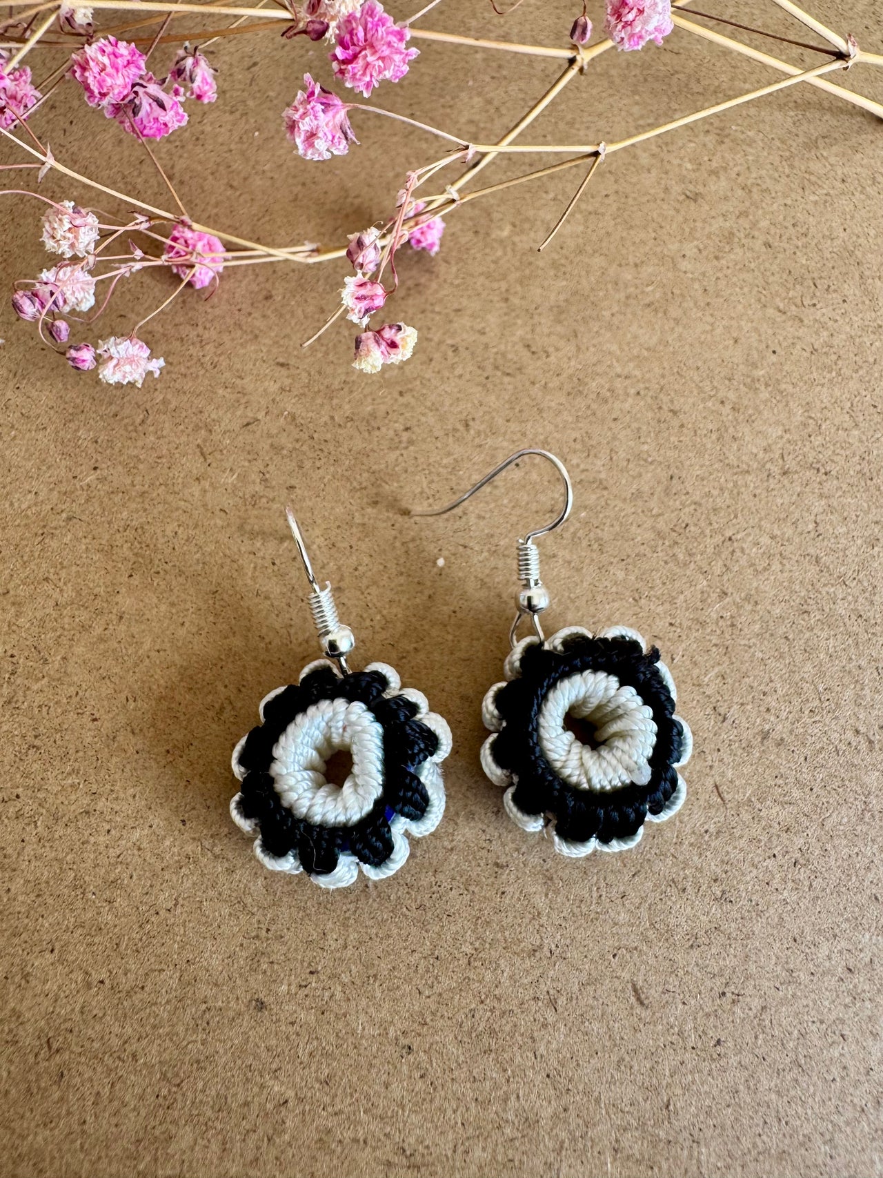 Black & White Wheel Earrings - EM011