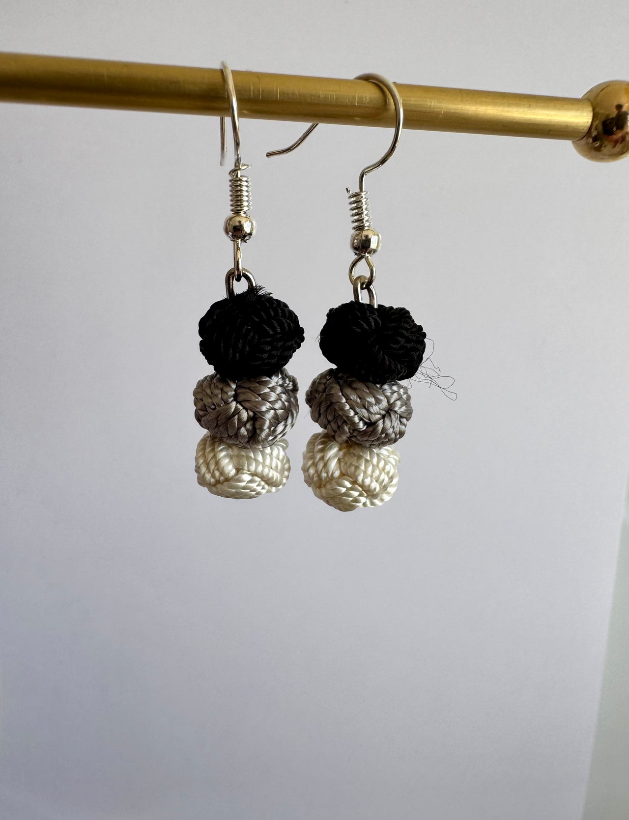Black & White Ball Earrings - EM010
